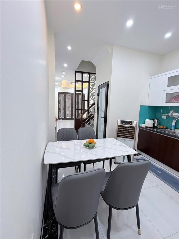 Ngọc thụy  hơn 6 tỷ  ô tô đỗ cửa  gần 40m 4t  full nội thất  chủ nợ nh cần bán gấp