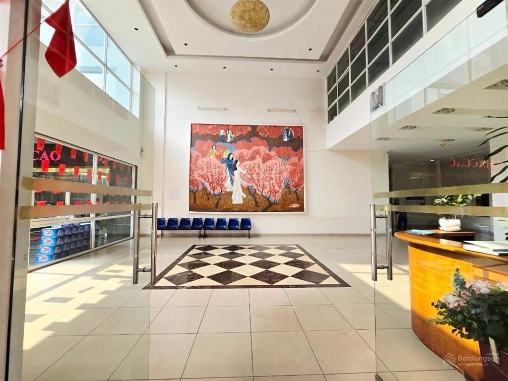 Hơn 5 tỷ sở hữu ngay  chung cư vườn đào  60m tầng trung  view cầu nhật tân  sổ đỏ lâu dài