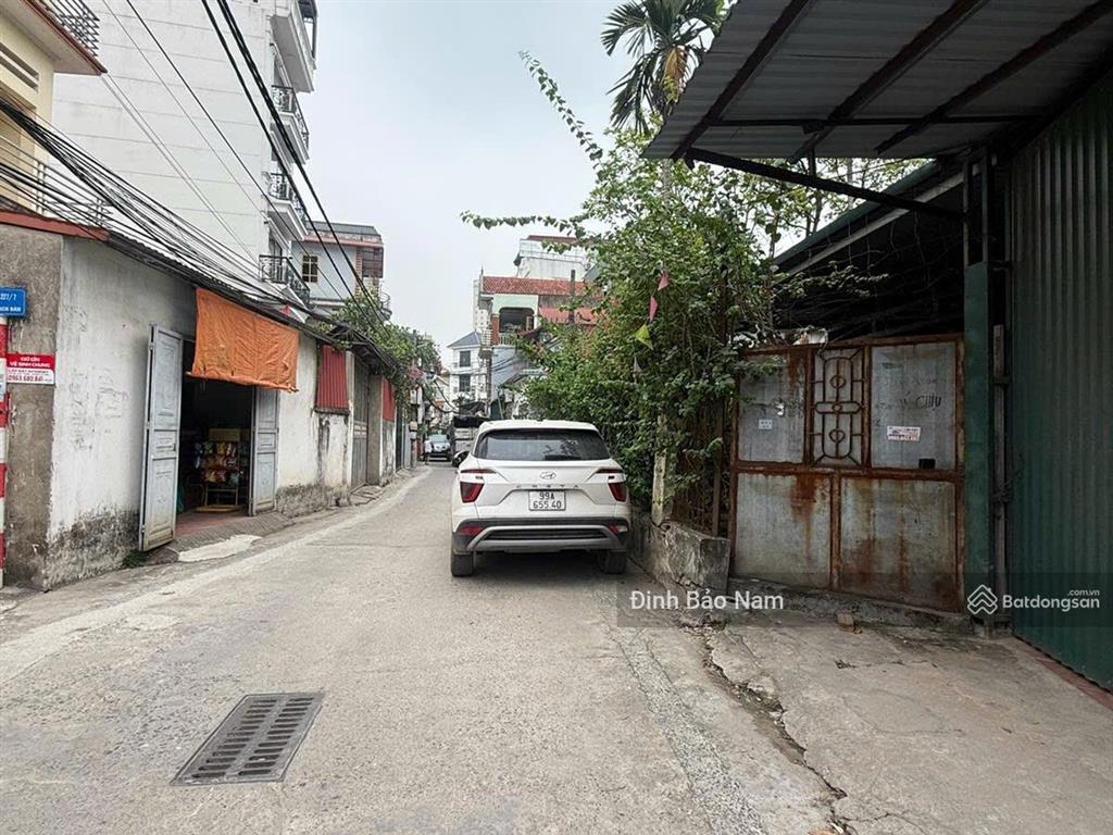 Thạch bàn long biên  hơn 5 tỷ  hàng f0  đầu tư được  2 sổ lô góc  trước nhà thoáng  gần ô tô