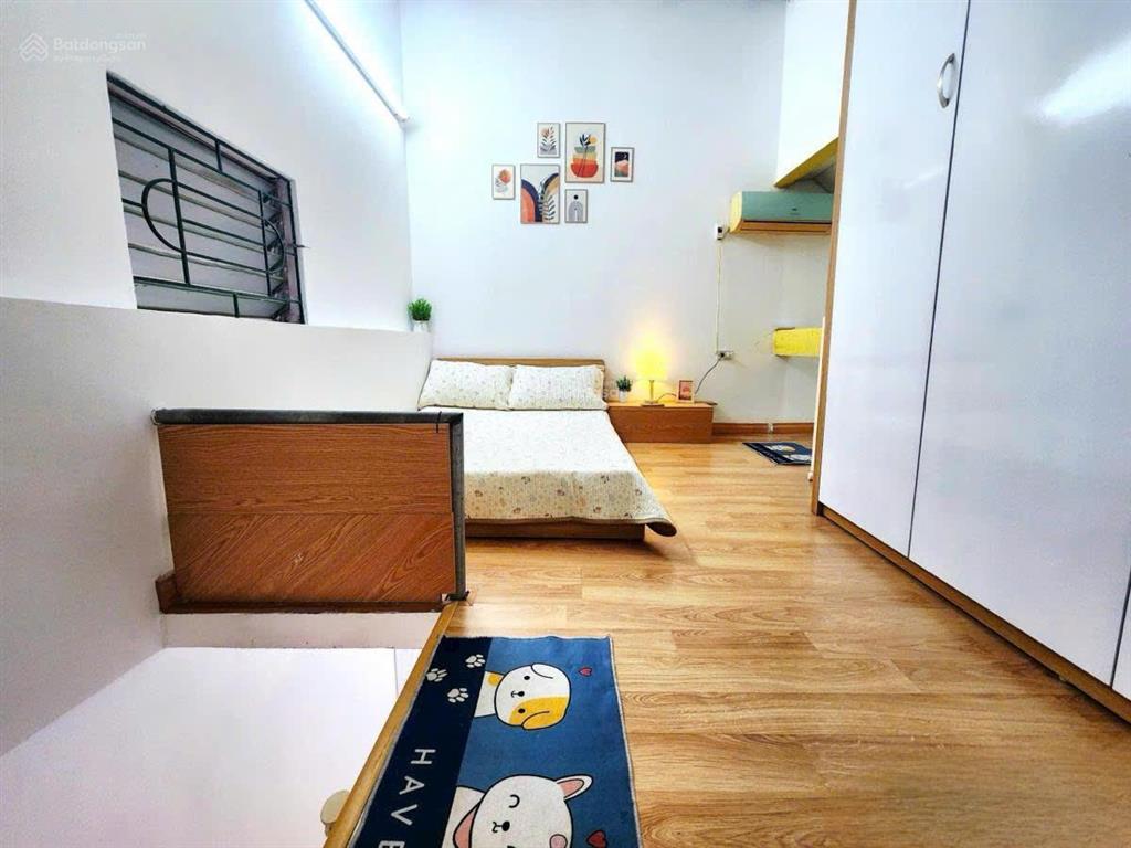 Thạch bàn long biên  hơn 5 tỷ  hàng f0  đầu tư được  2 sổ lô góc  trước nhà thoáng  gần ô tô