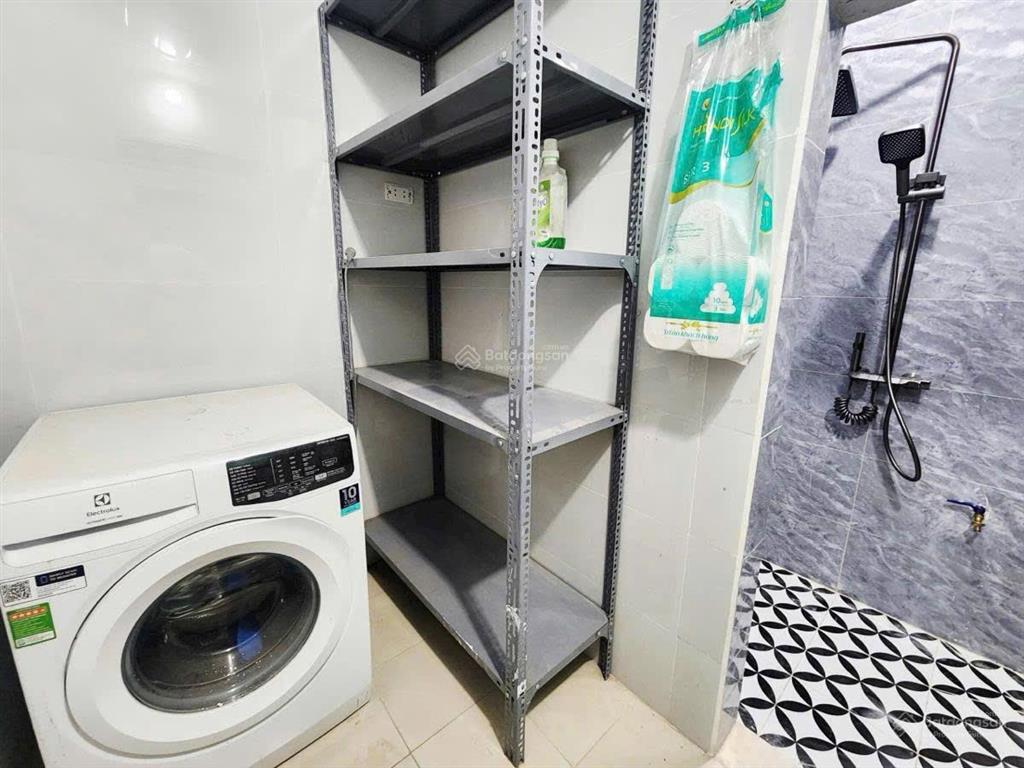 Thạch bàn long biên  hơn 5 tỷ  hàng f0  đầu tư được  2 sổ lô góc  trước nhà thoáng  gần ô tô