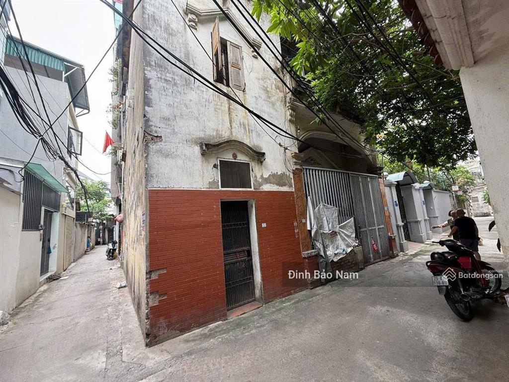 Thạch bàn long biên  hơn 5 tỷ  hàng f0  đầu tư được  2 sổ lô góc  trước nhà thoáng  gần ô tô