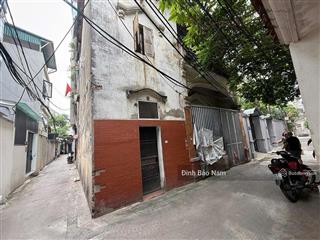Thạch bàn long biên  hơn 5 tỷ  hàng f0  đầu tư được  2 sổ lô góc  trước nhà thoáng  gần ô tô