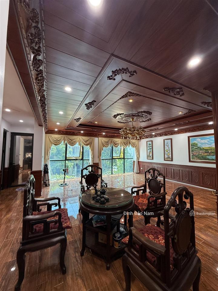 Biệt thự sân vườn  195m 3 tầng mặt tiền 10m  giá cực tốt  full nội thất  dân cư văn minh