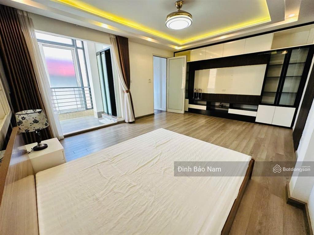 Trích sài  43m 5t  2 mặt ngõ  ô tô đỗ cách 5m  ô chờ thang máy  view hồ tây  sổ đẹp