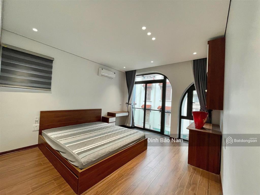 Long biên  nhà đẹp  7 tầng thang máy  2 thoáng  ngõ rộng ô tô vào  giá hợp lý  hướng đn