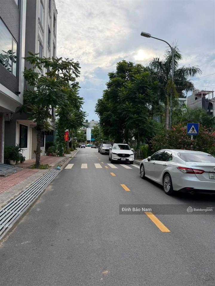 Phân lô ngọc thuỵ  120m mt 12m  ô tô tránh  lô góc 3 mặt thoáng  khu dân cư văn minh  view đẹp
