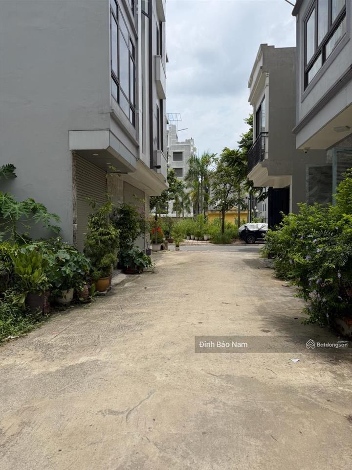 Phân lô ngọc thuỵ  120m mt 12m  ô tô tránh  lô góc 3 mặt thoáng  khu dân cư văn minh  view đẹp