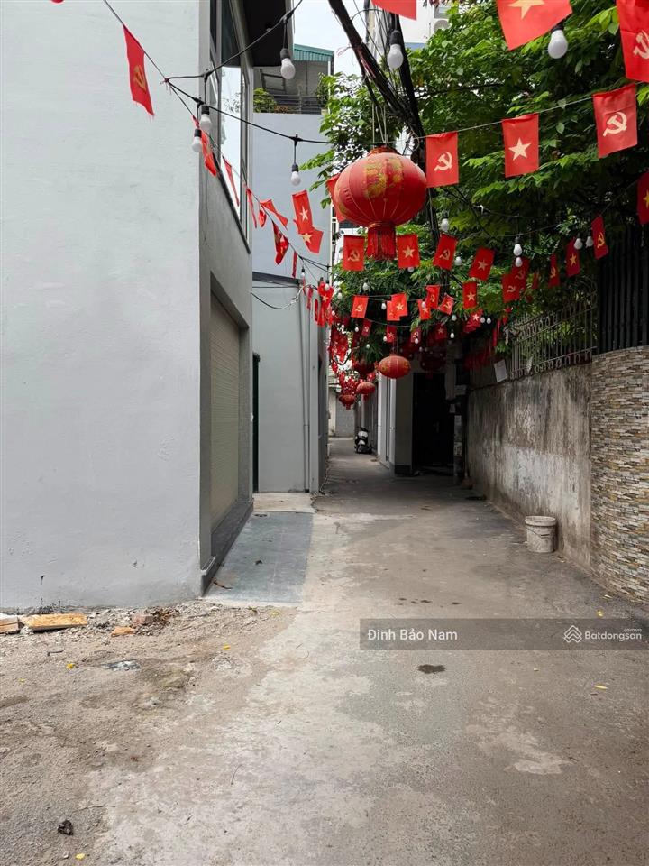 Tư đình long biên  50m mt rộng  lô góc  ngõ ba gác  vuông đẹp  ô tô tránh cách 20m  ko có qh
