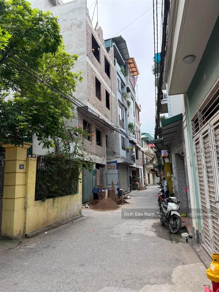 Tư đình long biên  50m mt rộng  lô góc  ngõ ba gác  vuông đẹp  ô tô tránh cách 20m  ko có qh