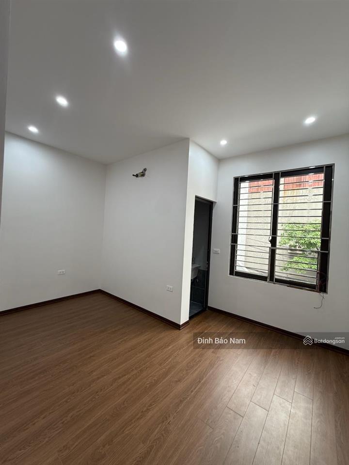 Trung tâm long biên  biệt thự sân vườn  106.3m mt 4.58m  12.8 tỷ  sổ vuông  không có qh