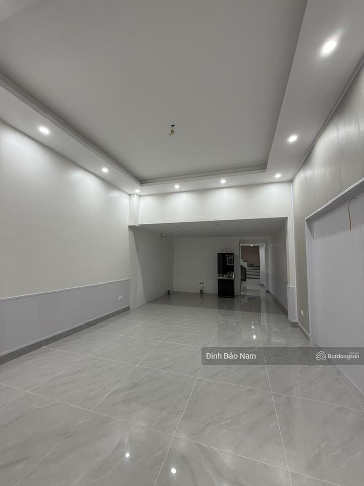 Trung tâm long biên  biệt thự sân vườn  106.3m mt 4.58m  12.8 tỷ  sổ vuông  không có qh