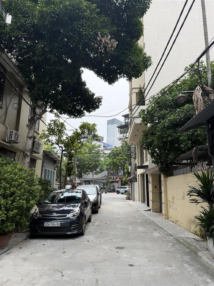 Nhà vườn 202,4m mt 8.23m  phân lô lâm hạ bồ đề  trước nhà ô tô tránh  sổ vuông  dân văn minh