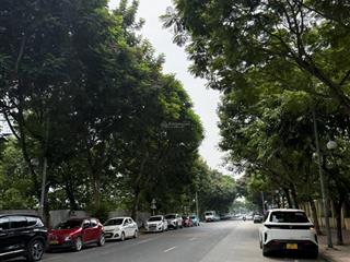 Nhà vườn 202,4m mt 8.23m  phân lô lâm hạ bồ đề  trước nhà ô tô tránh  sổ vuông  dân văn minh