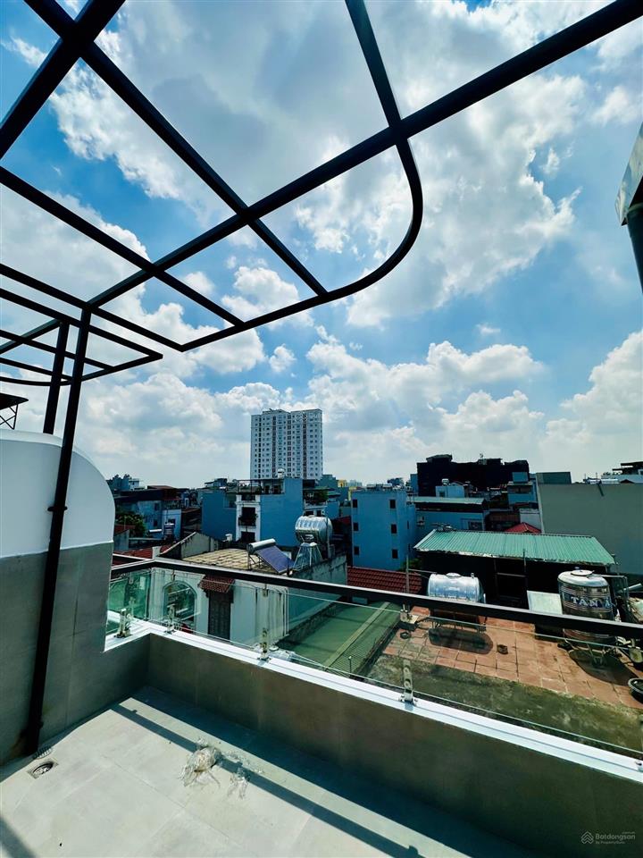 Trung tâm long biên  40m 6t thang máy  ô tô vào  full nội thất  sổ đỏ  40m ra phố  ko có qh