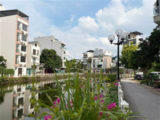 Ngay đầu ngọc thụy  50m mt 5.2m  nhỉnh 10 tỷ  ô tô tránh  lô góc nở hậu  gần hồ  sổ vuông
