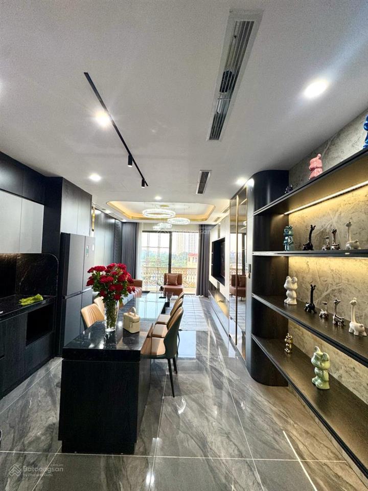 Phân lô ngọc lâm  nhà đẹp  53m2 7t thang máy  ô tô tránh dừng đỗ  kinh doanh sầm uất  4 ngủ