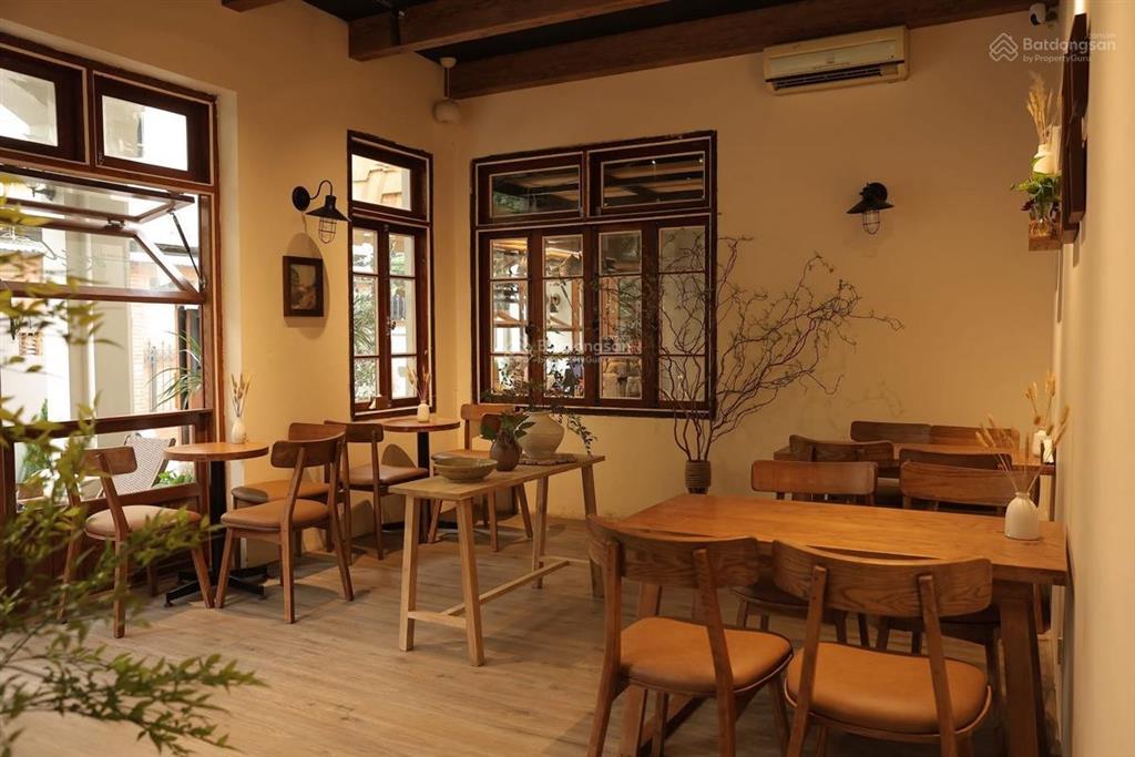 Cầu giấy  biệt thự 250m lô góc 3 mặt tiền  mặt tiền 30m  đường ô tô tránh  sổ đỏ vuông đẹp