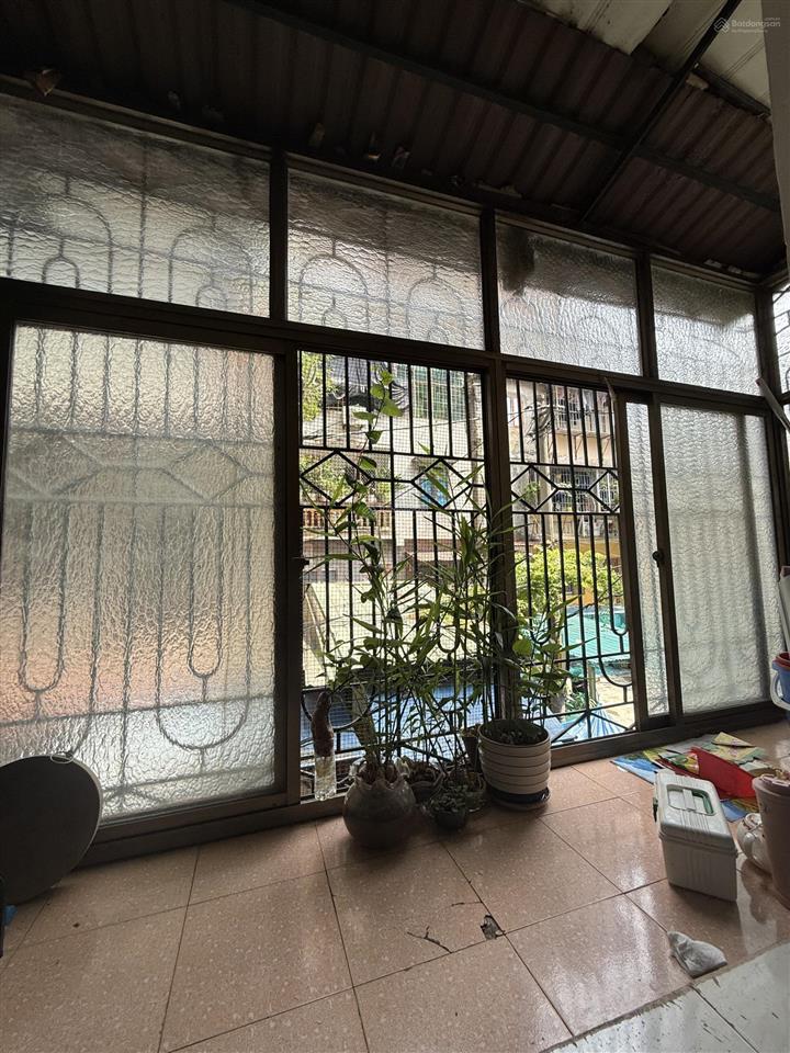 Hơn 3 tỷ sổ đỏ riêng  72m thấp tầng 2 ngủ  2 mặt thoáng trước sau  nhà máy in tiền  ô tô đỗ