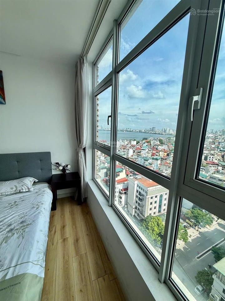 Watermark lạc long quân tây hồ  120m full nội thất 3pn 2wc  đông nam  view hồ tây  giá cực tốt