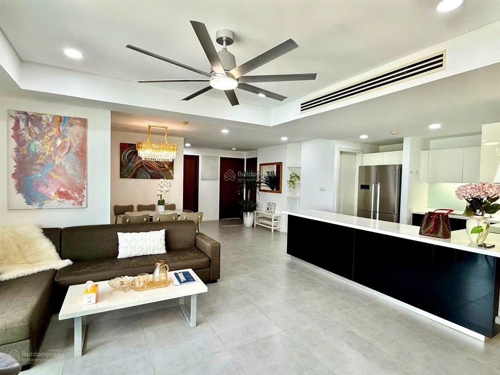 Watermark lạc long quân tây hồ  120m full nội thất 3pn 2wc  đông nam  view hồ tây  giá cực tốt