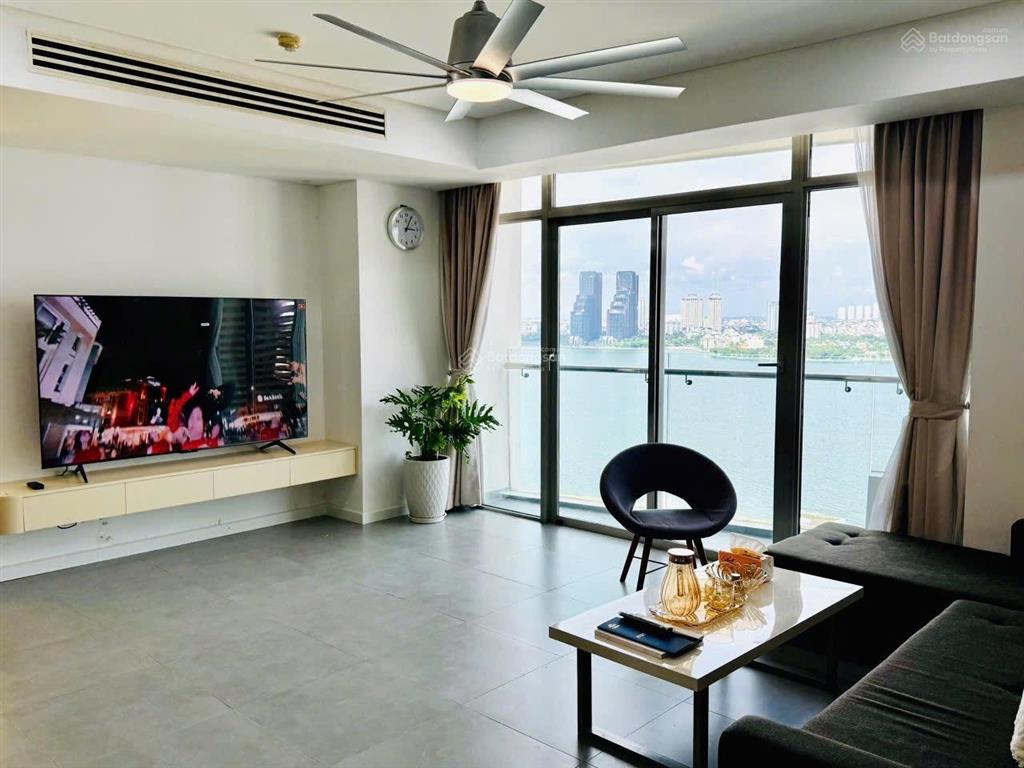 Watermark lạc long quân tây hồ  120m full nội thất 3pn 2wc  đông nam  view hồ tây  giá cực tốt