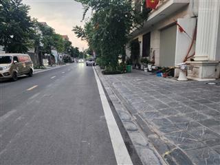 5.05 tỷ 35m2  long biên  trước nhà ba gác đỗ  10m ra ô tô tránh  sổ đỏ vuông đẹp