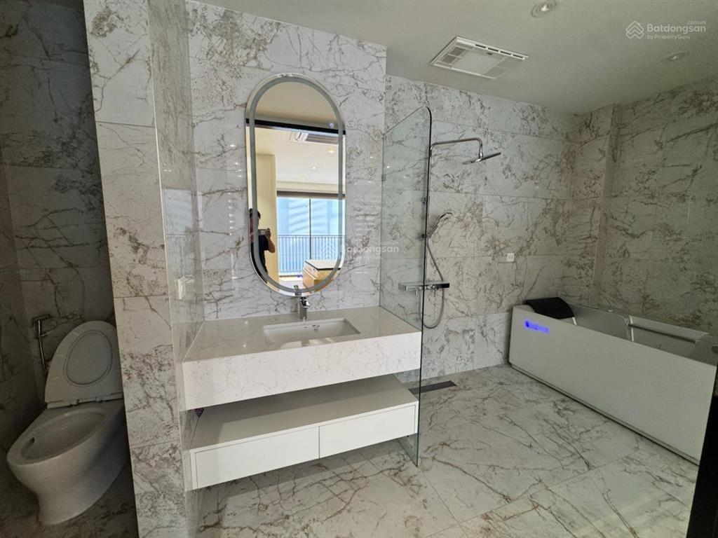 Trịnh công sơn  dòng tiền ổn định  136m2 mt 14m  thông sang lạc long quân  view hồ