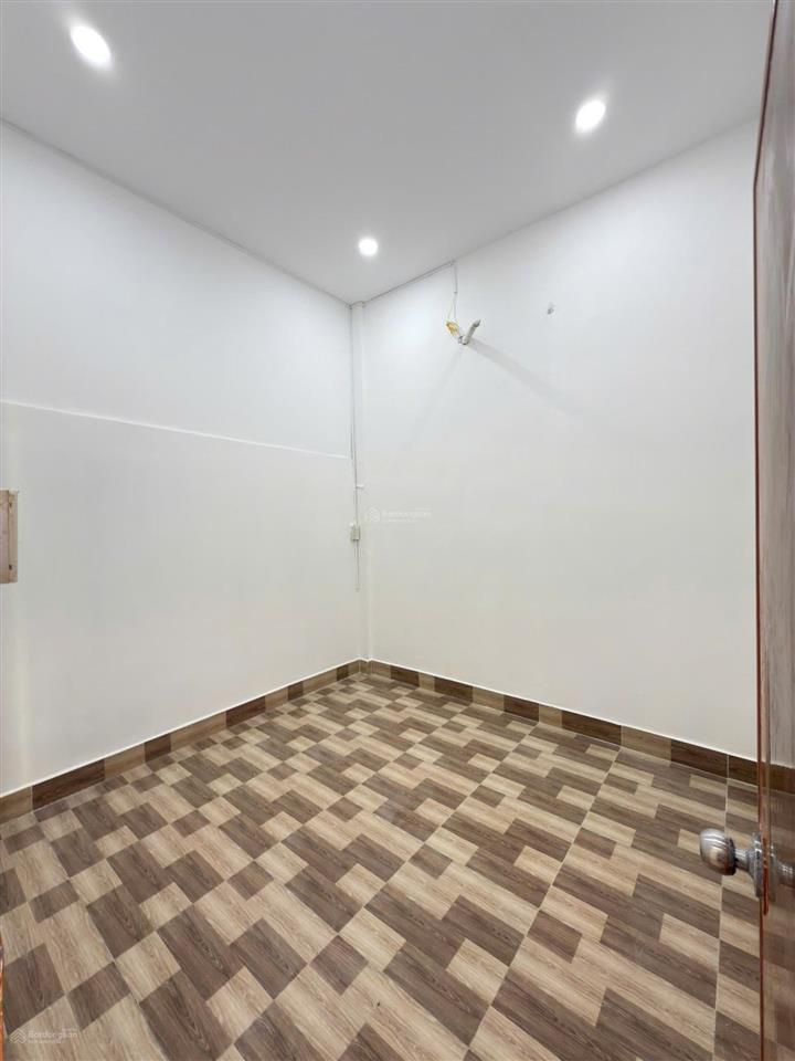 Bán nhà lầu 2 chung cư lưu xuân tín, phường 10, q. 5 giá 1.69 tỷ