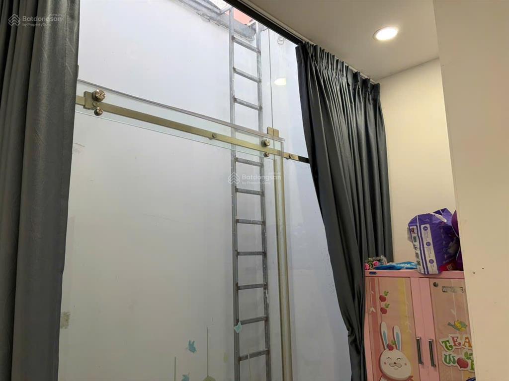 Bán nhà hẻm 4m lạc long quân, p.3, q.11, 5.5 tỷ.