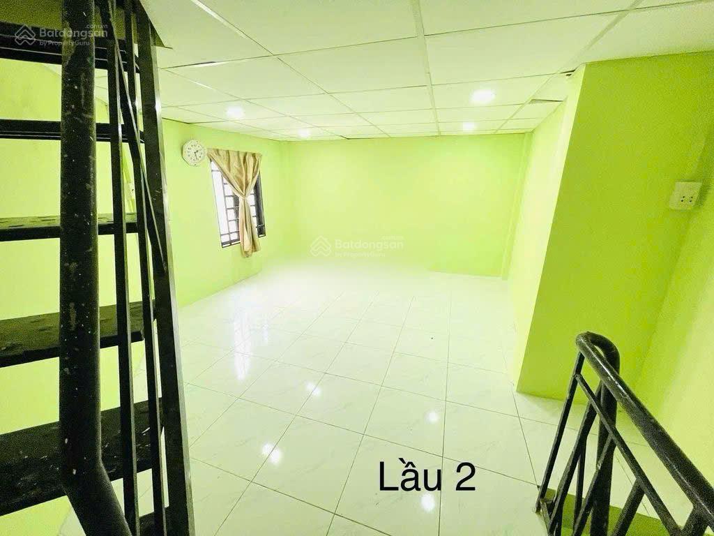 Cho thuê nhà hẻm 2m thuận kiều, p.4, q.11, 8tr