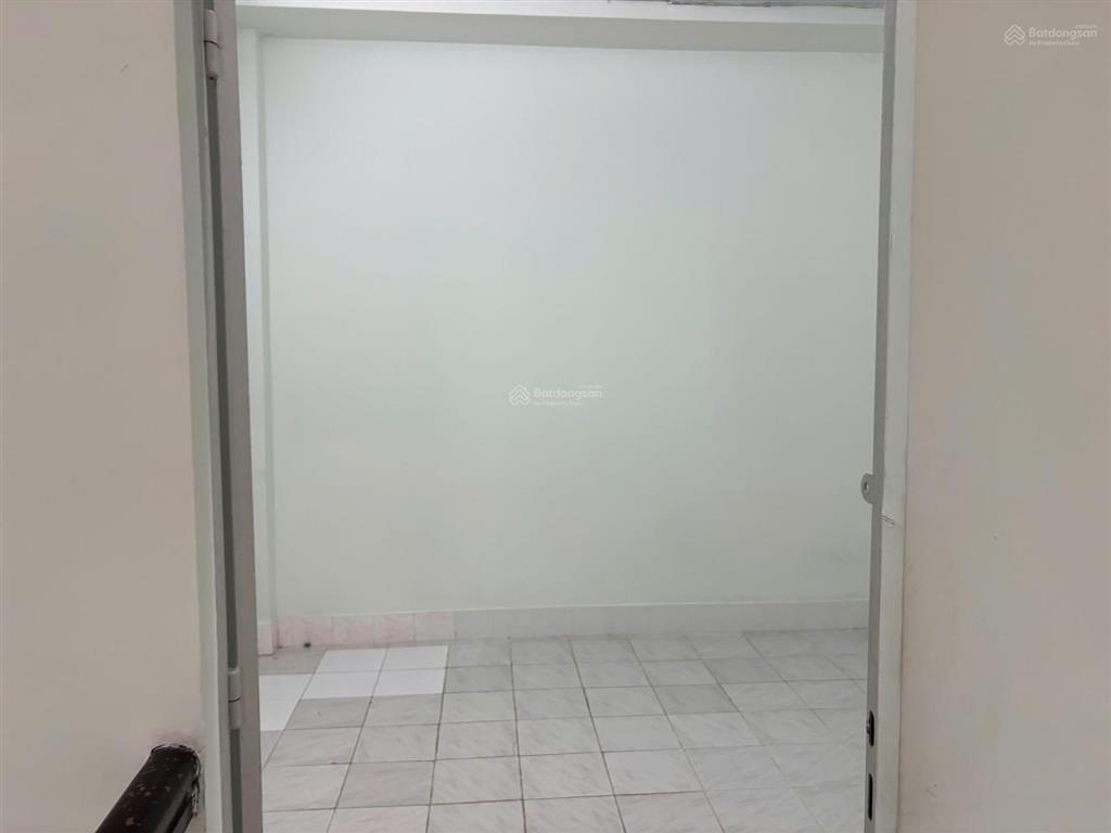 Cho thuê nhà hẻm 4m(bg) nguyễn văn cừ, p. 2, q. 5, 11tr