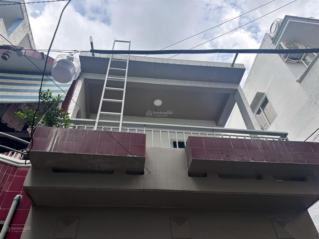 Cho thuê nhà hẻm 4m(bg) nguyễn văn cừ, p. 2, q. 5, 11tr