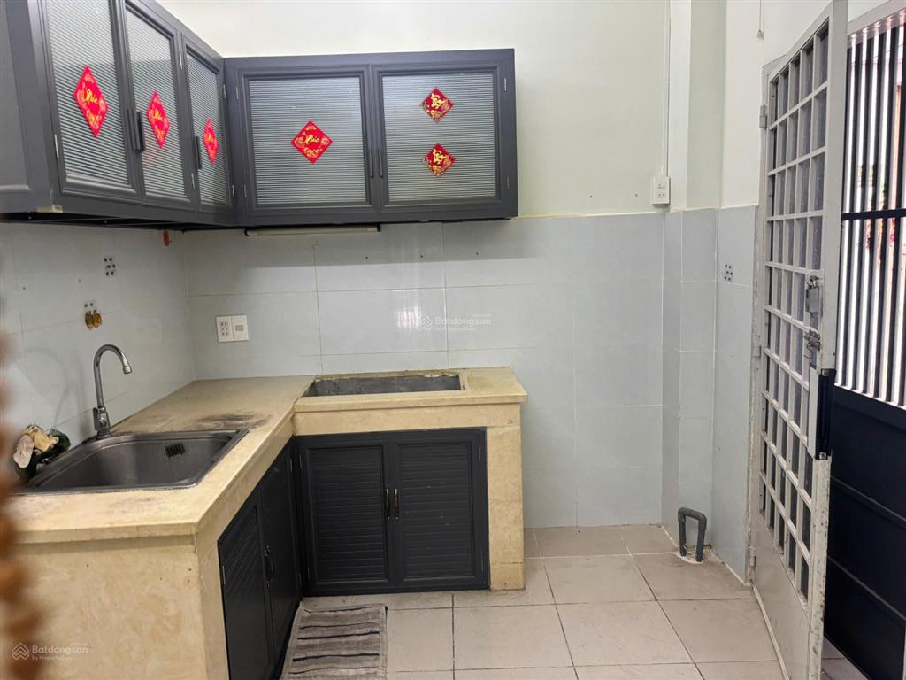 Cho thuê nhà hẻm 4m(bg) nguyễn văn cừ, p. 2, q. 5, 11tr
