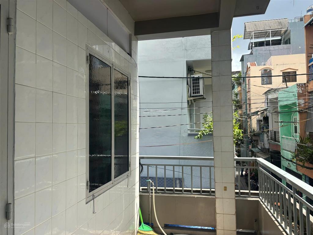 Cho thuê nhà hẻm 4m(bg) nguyễn văn cừ, p. 2, q. 5, 11tr