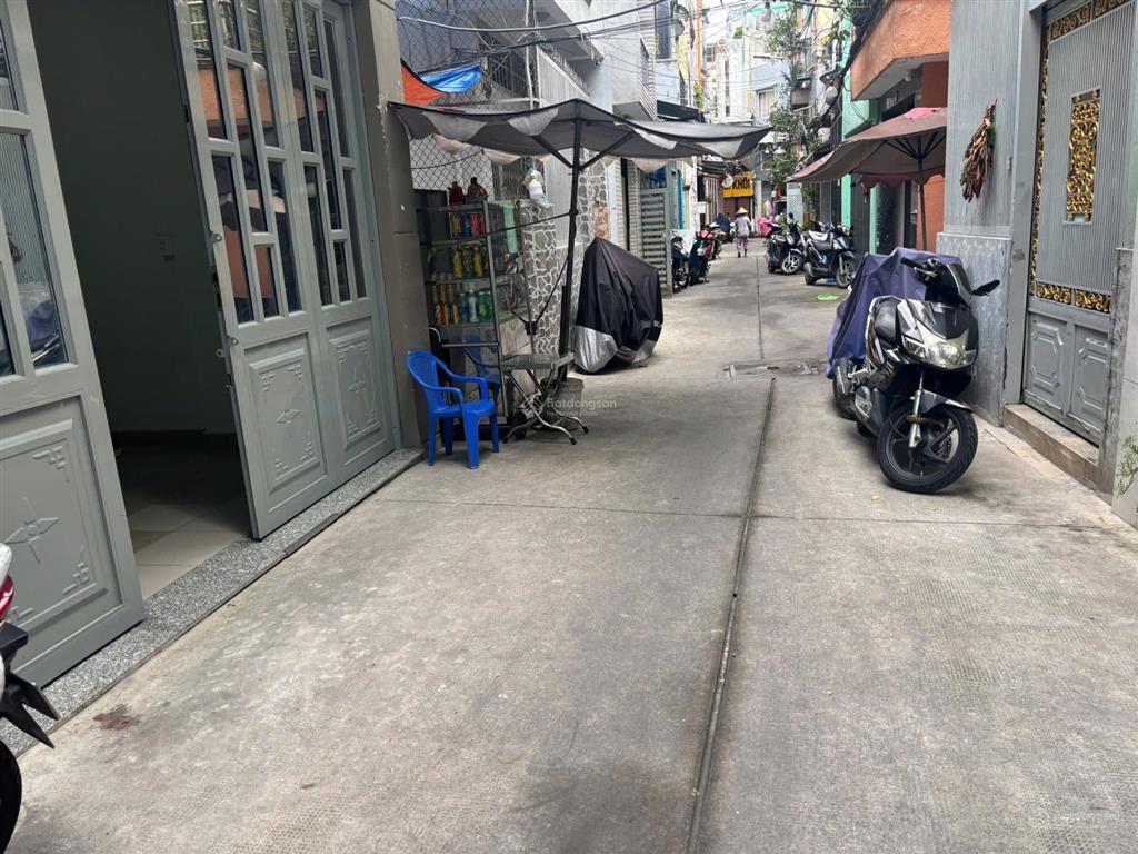 Cho thuê nhà hẻm 4m(bg) nguyễn văn cừ, p. 2, q. 5, 11tr