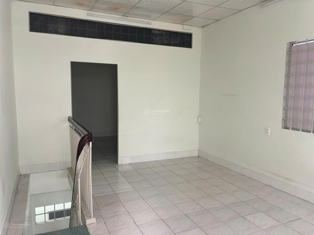 Cho thuê nhà hẻm 4m(bg) nguyễn văn cừ, p. 2, q. 5, 11tr