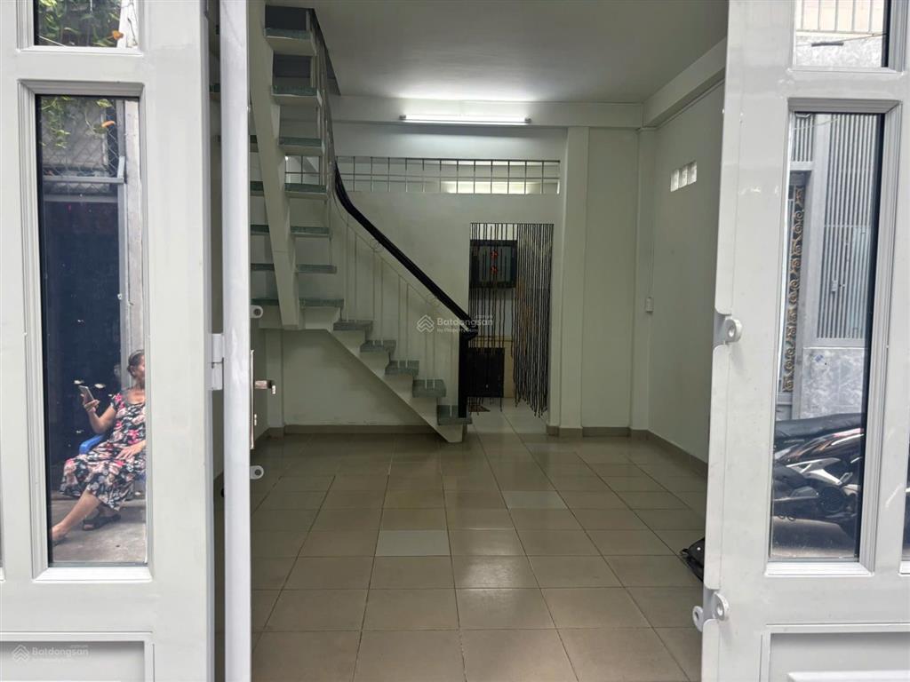 Cho thuê nhà hẻm 4m(bg) nguyễn văn cừ, p. 2, q. 5, 11tr
