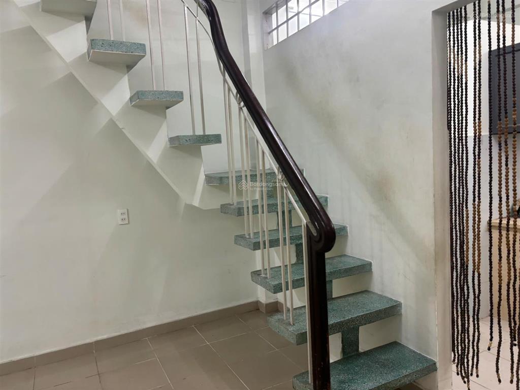Cho thuê nhà hẻm 4m(bg) nguyễn văn cừ, p. 2, q. 5, 11tr