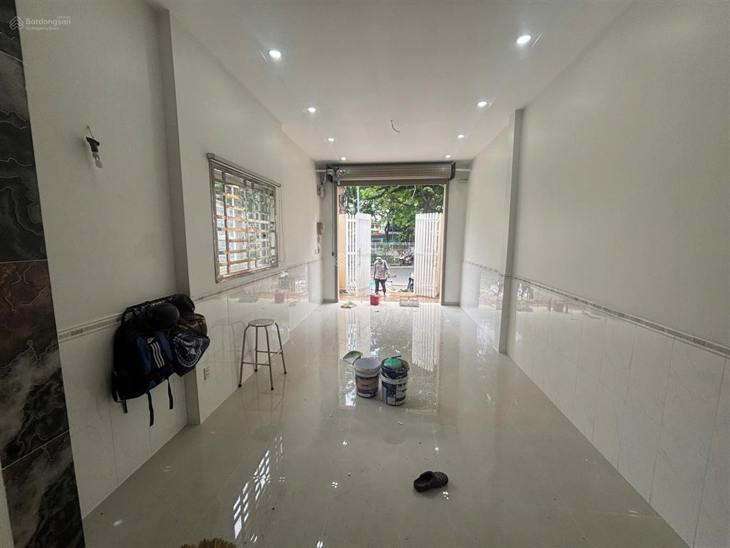 Cho thuê nhà mt phan văn khỏe, p5, q6, 9,5tr