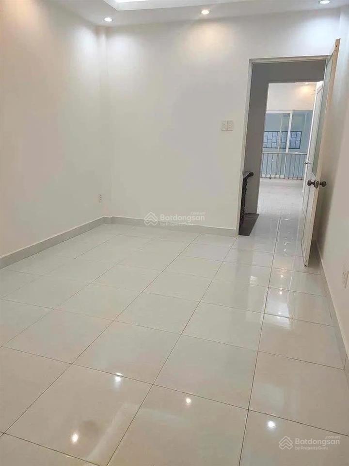 Cho thuê nhà hẻm 3,5m (bg) đoàn văn bơ, p. 14, q.4, 13tr