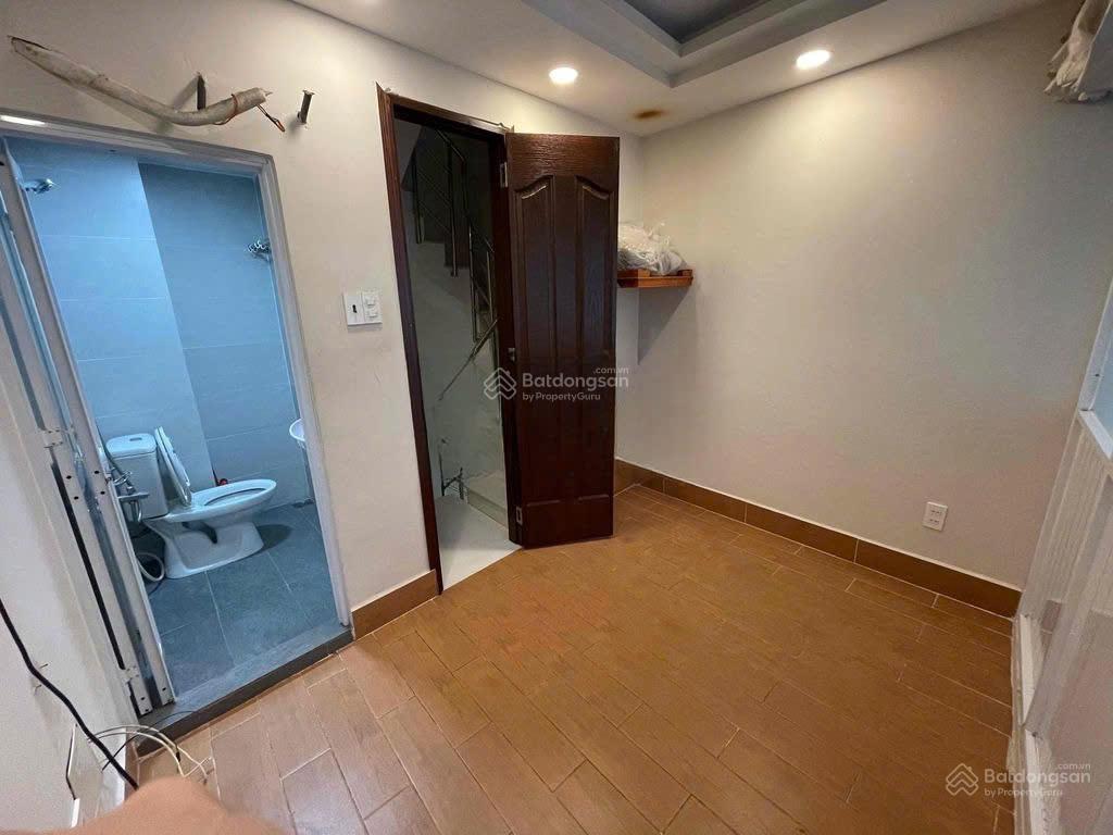 Cho thuê nhà hẻm 3m (xbg) đoàn văn bơ, p.13, q.4, 11,5tr.