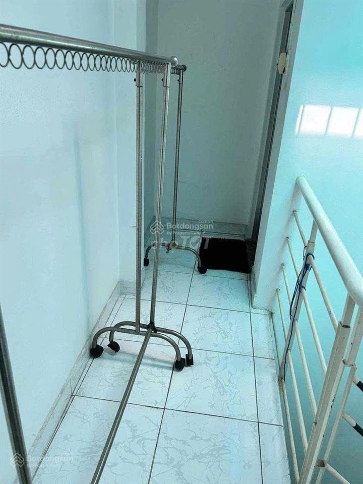 Cho thuê nhà hẻm 5m (xh) đường cmt8, p. 13, q. 10, 13,5tr.