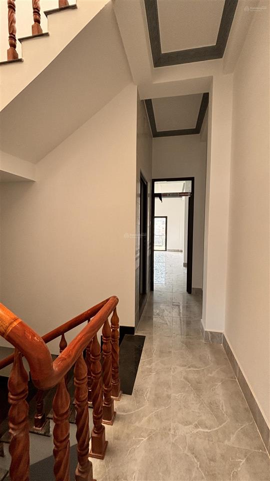 Bán nhà 1 trệt 3 lầu mặt tiền trung tâm chợ cái vồn  sổ hồng công chứng ngay