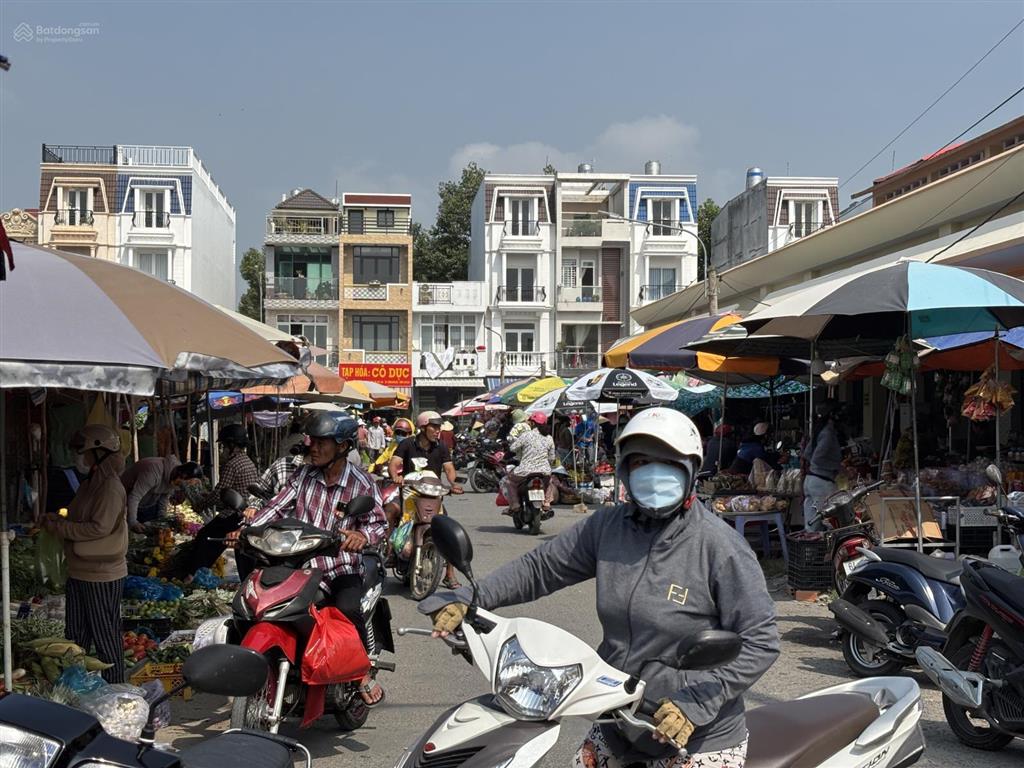 Bán nhà góc 13.57m mặt tiền  trực diện chợ cái vồn