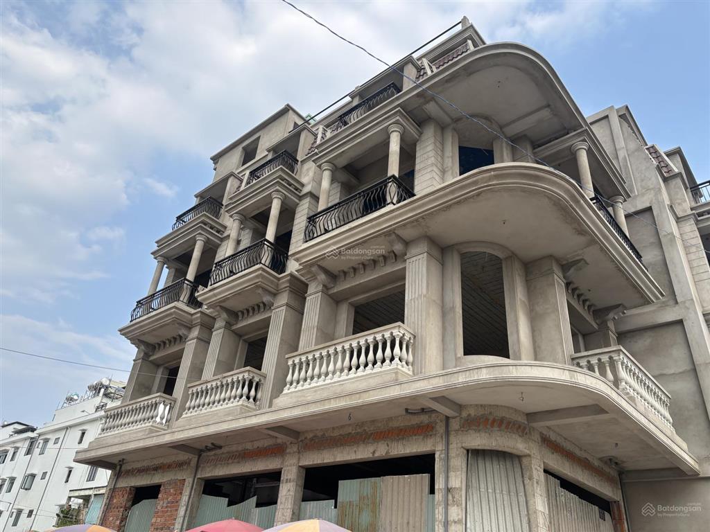 Bán nhà góc 13.57m mặt tiền  trực diện chợ cái vồn