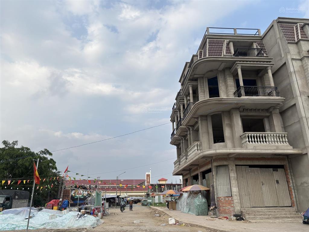 Mua nhà phố 7.5m mặt tiền chợ cái vồn  nhận vàng liền tay