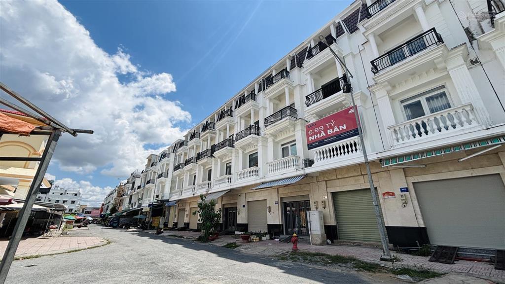 Nhà phố 1 trệt 3 lầu trực diện chợ cái vồn  vị trí vàng kinh doanh, mua bán