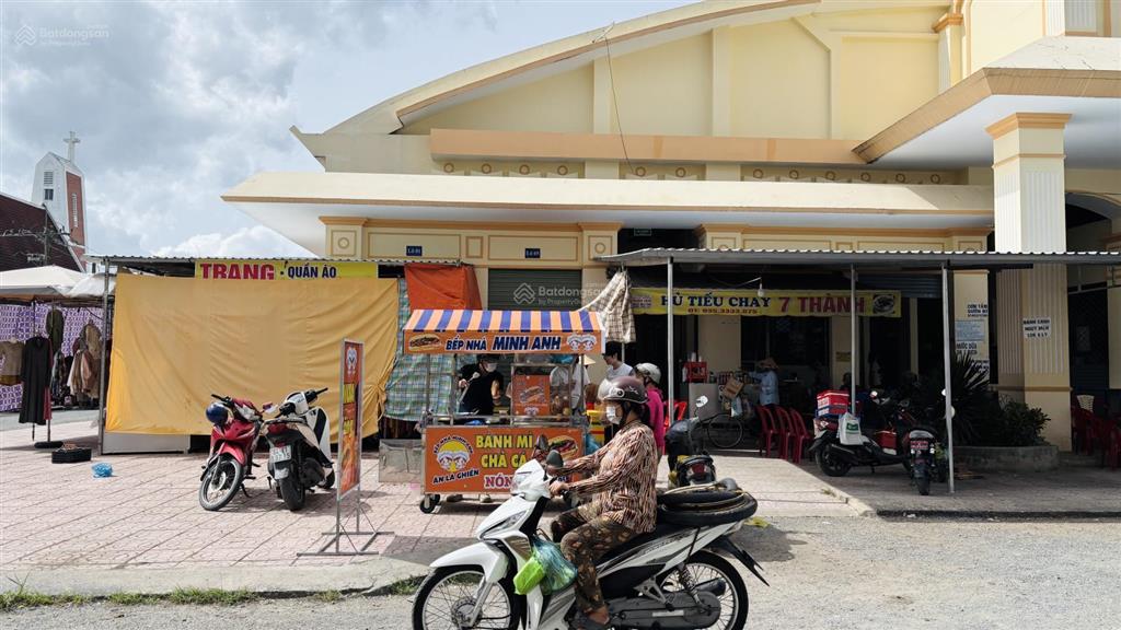 Nhà phố 1 trệt 3 lầu trực diện chợ cái vồn  vị trí vàng kinh doanh, mua bán
