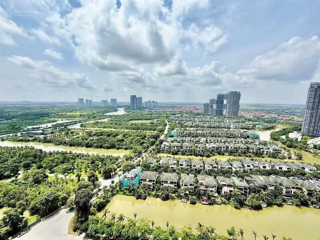 Bán nhanh căn hộ 2 ngủ view đảo ban công đông nam giá tốt.